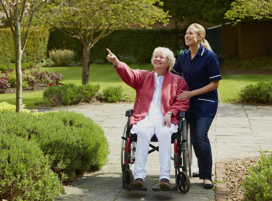 Zakres obowiązków opiekunki dla osób starszych z zakwaterowaniem
